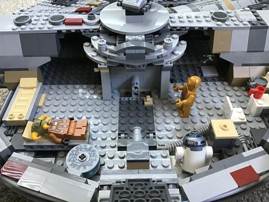  LEGO Star Wars Millennium Falcon 75257 Building Set