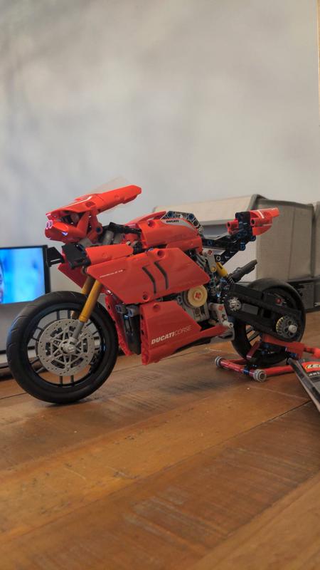 LEGO Technic Ducati Panigale V4 R 42107 MYER