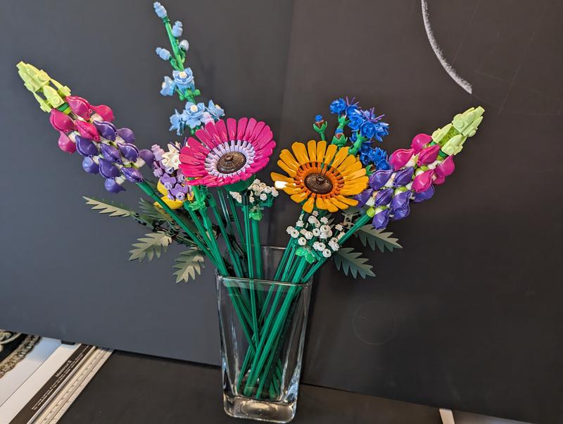 LEGO Icons Wildflower Bouquet 10313 Artificial Flowers with Poppies and  Lavender, Anniversary and Mother is Day Gift for Wife, Unique Home D