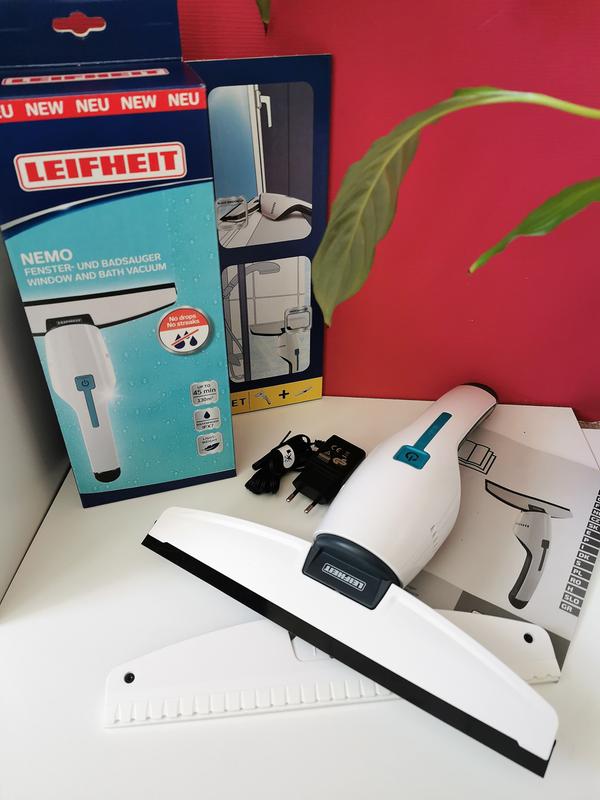 Leifheit Set Lavavetri elettrico Nemo & Window Spray Cleaner, Tergivetro  professionale fino a 45 min con 1 carica, Tira acqua da doccia detergente
