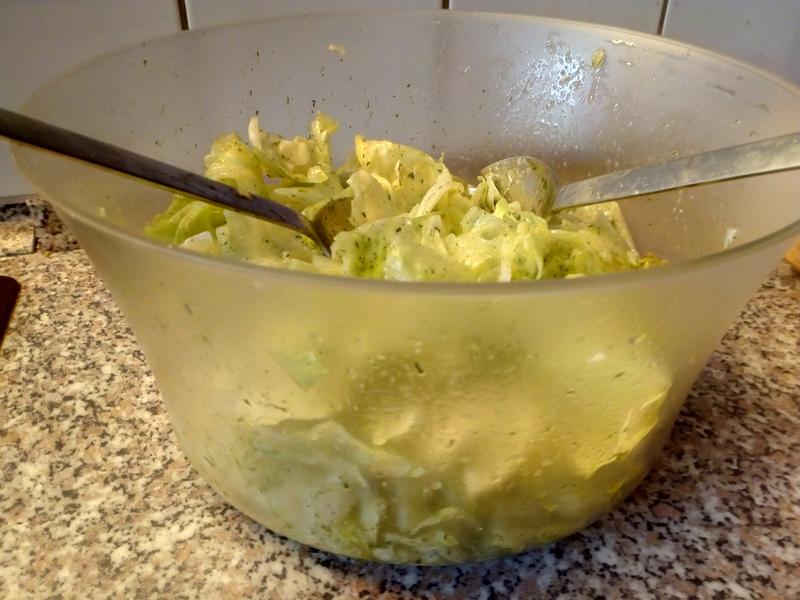 Leifheit Essoreuse à salade en plastique ComfortLine, mécanisme d'essorage  à cordon innovant, utilisable comme saladier ou passoire, blanc et vert,  5,5 l : : Cuisine et Maison