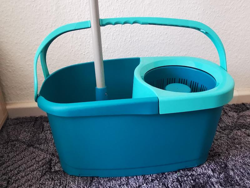 Leifheit Clean Twist Disc Mop Ergo Mobile Set, Moisture Controlled Spin,  Wheeled Bucket, Faster Cleaning, Easy-Steer Micro Fibre 33cm Head with 360°  Joint,Turquoise,46,6 x 26,5 x 26cm : Health & Household 