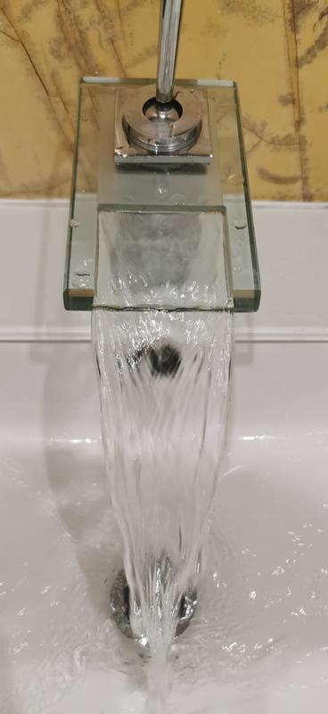 Grifo lavabo cascada de segunda mano por 40 EUR en Alcorcón en WALLAPOP