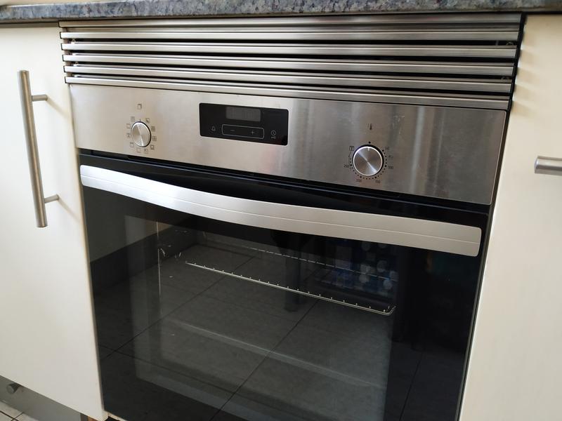 Rejilla De Ventilación Para Horno Y Frigorífico - 60 Cm, 8 Lamas De Aluminio, Color Negro - Con Soportes Laterales Ajustables