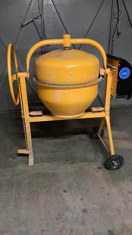 Hormigonera eléctrica Hormix ALTRAD de 700 w y 125 litros amarillo