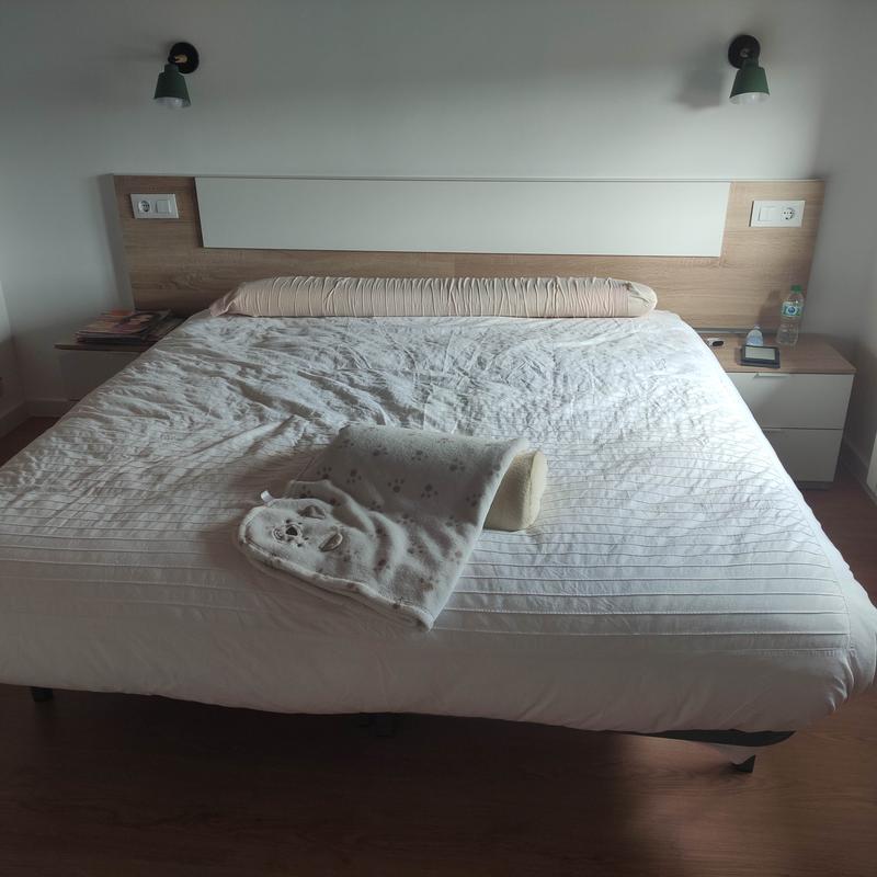Cabecero cama + 2 mesitas de noche Alaya roble blanco artik