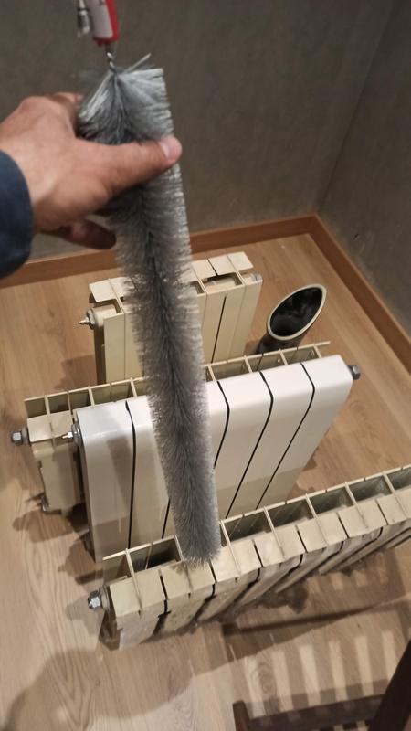 El cepillo para limpiar radiadores de Leroy Merlin que ayuda a que  funcionen con más potencia
