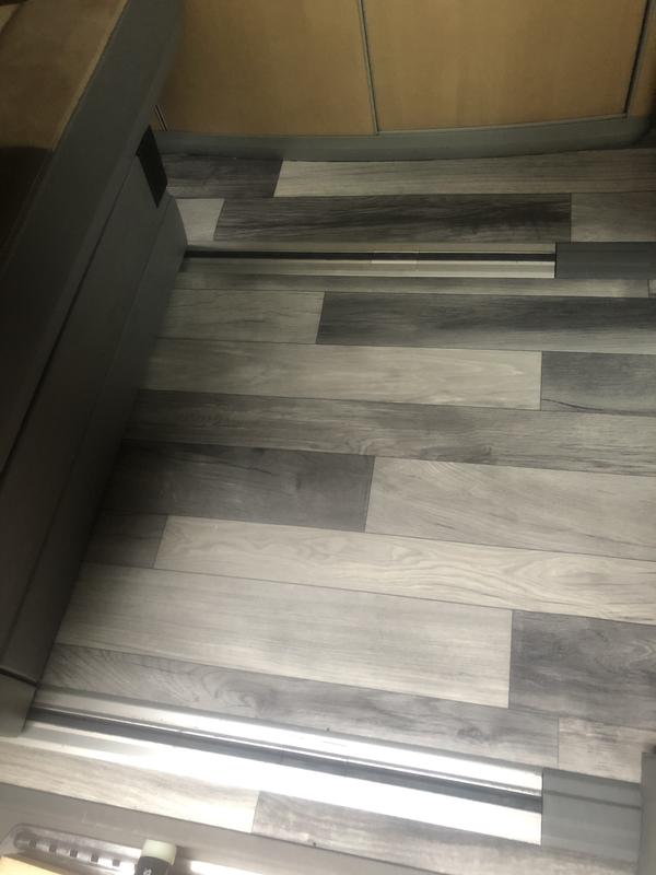 Suelo vinílico rollo BERRY Boho 2x2 m madera gris