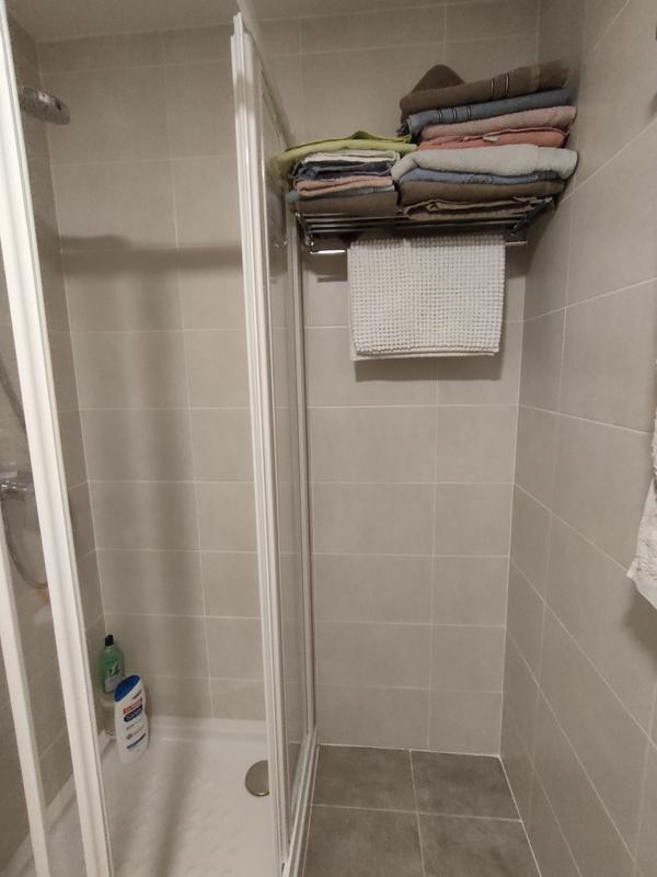 Hueco en ducha  Built in shower shelf, Tile shower shelf, Shower shelves