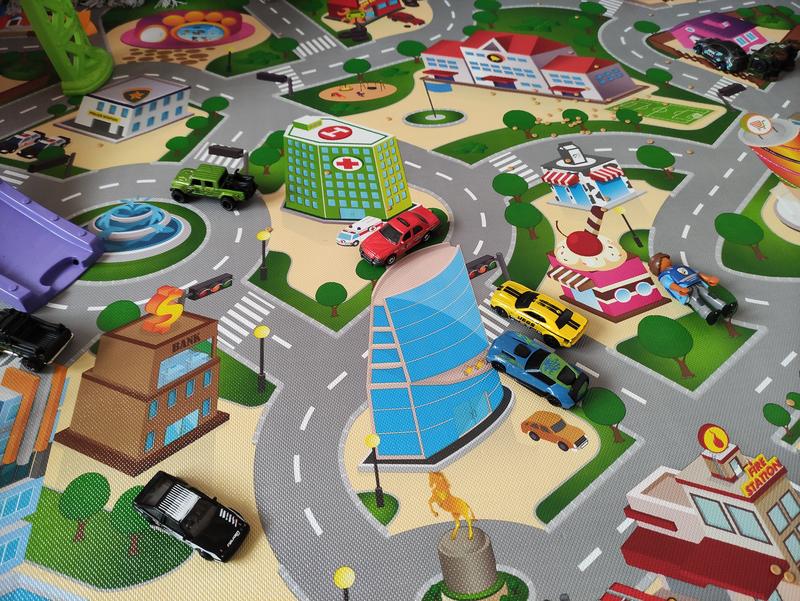 Alfombra infantil para jugar, diseño de ciudad con carreteras por sólo 12  euros