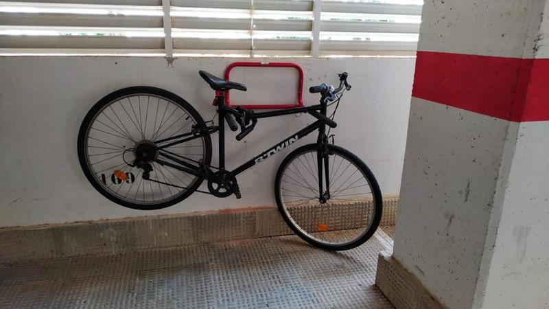 Soporte pared 1 bicicleta Mottez para el manillar - Peso máximo 25 kg