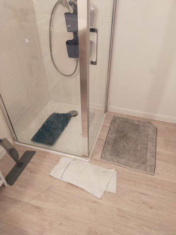 Porte de douche pivotante NOVELLINI 80 cm Verre transparent profilés noirs  - Oskab