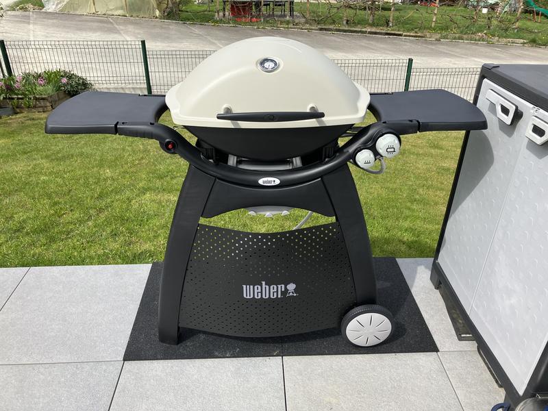 Barbecue à gaz Weber Q 3000 Titanium sur chariot à roulettes