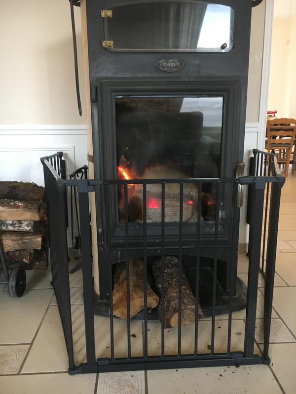 Barrière pour cheminée et poêle à bois