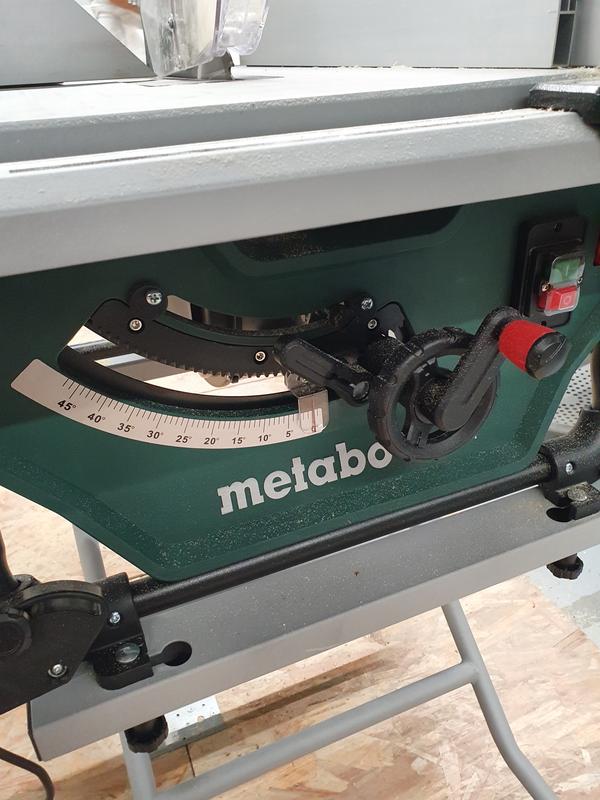 Ouvrir la fenêtre modale de l'avis 1 sur 2