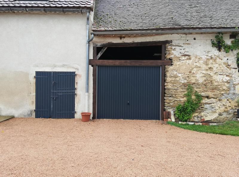 Porte garage basculante manu débordante sans portillon H.200 x l.237 cm  blanc