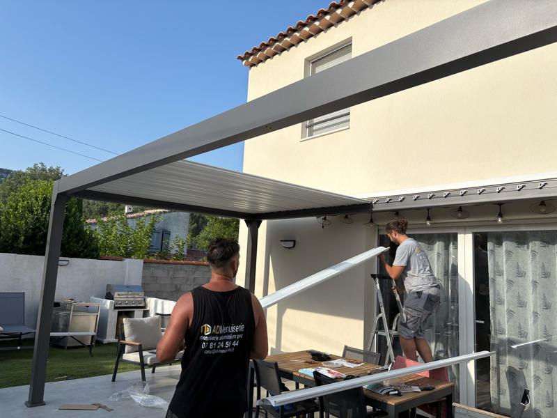 Ouvrir la fenêtre modale de l'avis 1 sur 2