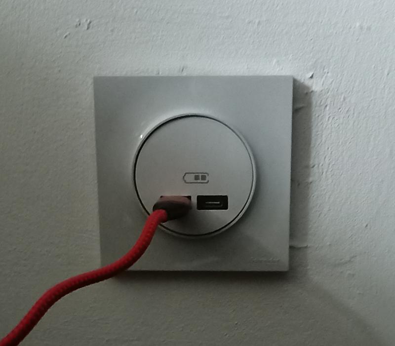 Chargeur USB Double Schneider Electric Odace - 2.1A - Design Aluminium - S530407