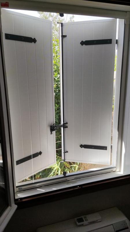 Kocoon : Moustiquaire enroulable pour fenêtre sur-mesure