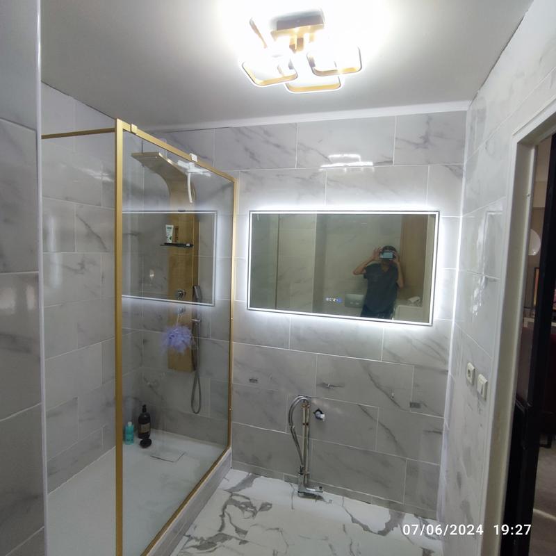 Specchio Da Bagno Con Luci LED E Pulsante Touch 70x50 Cm - Retroilluminato, Impermeabile IP44, Design Moderno