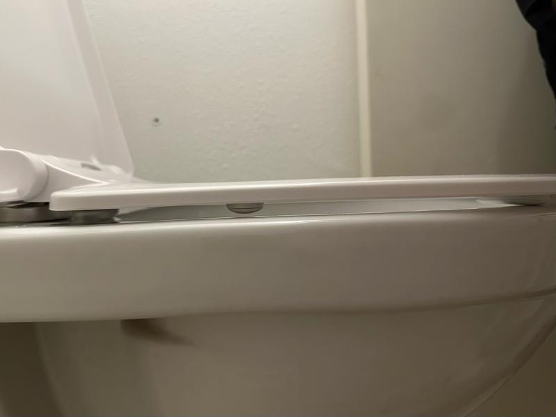 Abattant WC Bernis blanc avec frein de chute - INVENTIV - Mr.Bricolage