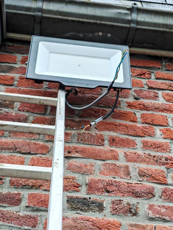 Ouvrir la fenêtre modale de l'avis 1 sur 2