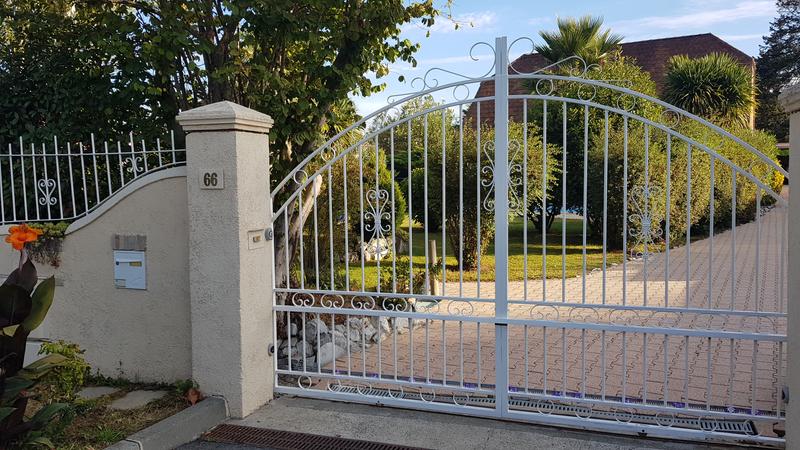 Ouvrir la fenêtre modale de l'avis 1 sur 2