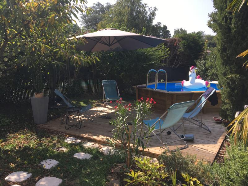 Achetez ce Madrier Inférieur Skimmer pour piscine Bois Hexagonale UBBINK  sur notre site internet  - LeKingStore