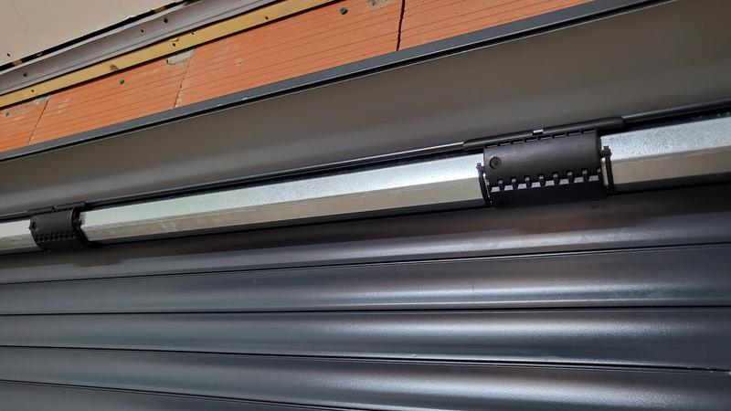 Porte de garage enroulable aluminium Kiev 2 anthracite - L.240 x h.200 cm  (en kit)