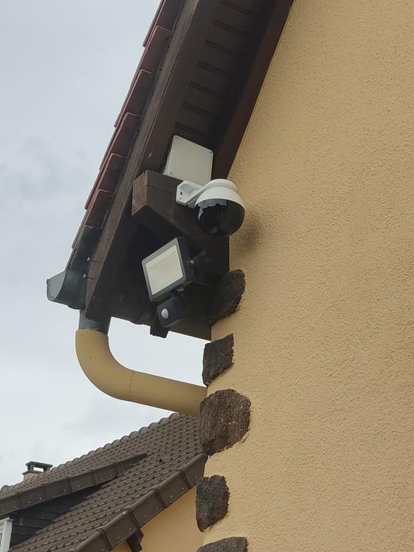 Telecamera di sorveglianza EZVIZ C8C WiFi Full HD 1080p visione notturna a colori segnalazione luminosa per esterno