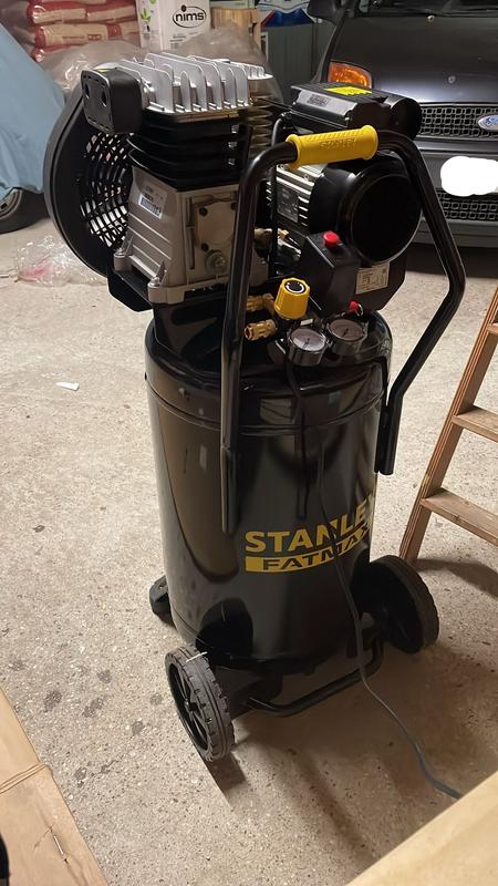 OUTLET - DA ESPOSIZIONE - Stanley B 345/10/100 T - Compressore aria  elettrico a cinghia - motore 3 HP - 100 lt