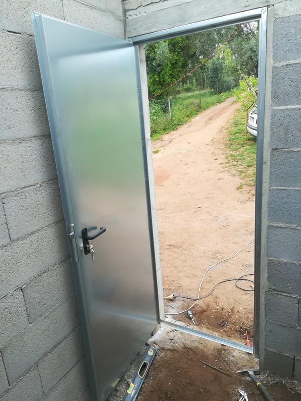 Puerta de trastero apertura izquierda acero galvanizado de 200x70