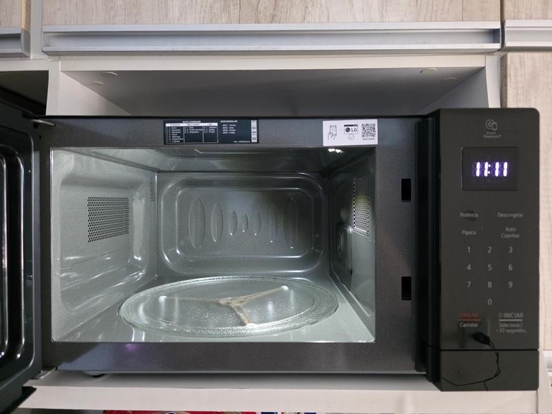 Micro-ondas LG NeoChef 30 litros Preto Limpa Fácil MS3033DS - 127v