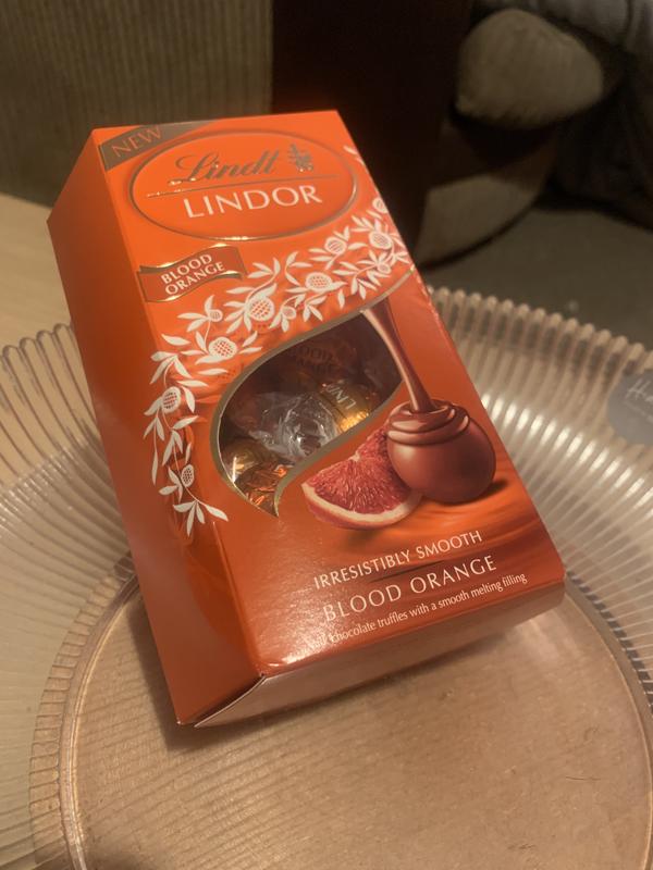 Lindt Lindor Milk Orange Chocolate Truffles Box 200g