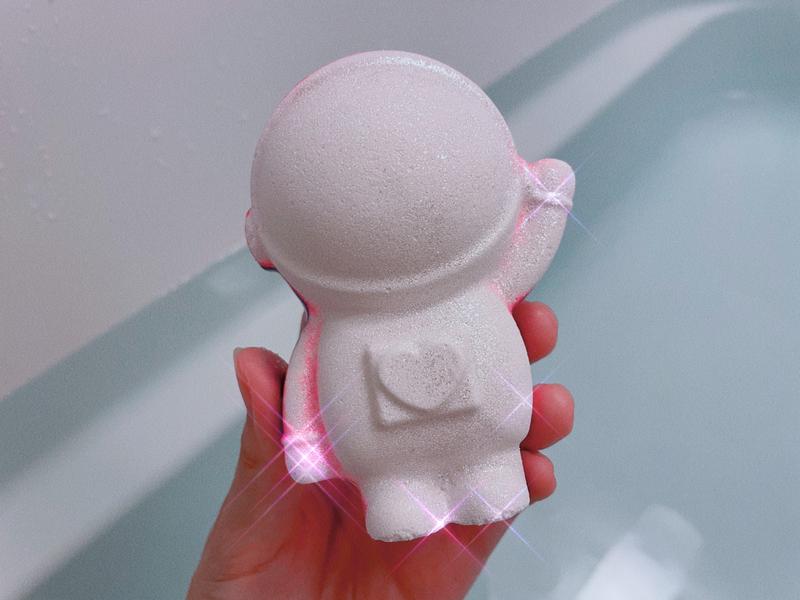 アウトオブディスワールド バスボム | LUSH