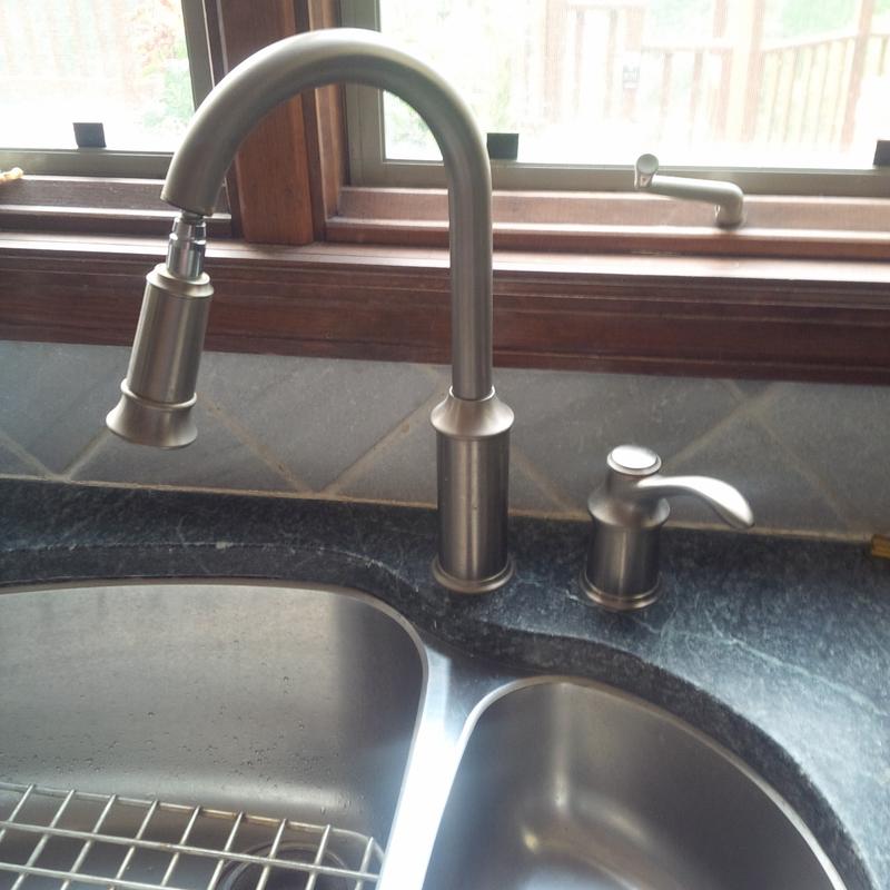 Colonnade One-Handle Pullout Kitchen Faucet Moen 7575CSL Stainless
