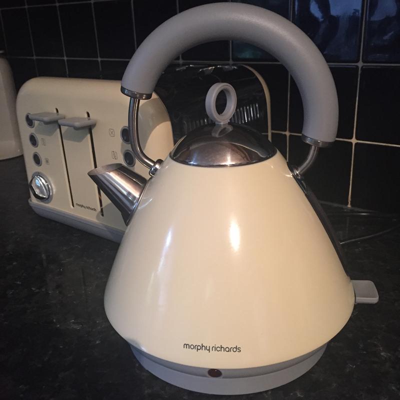 morphy richards accents kettle white