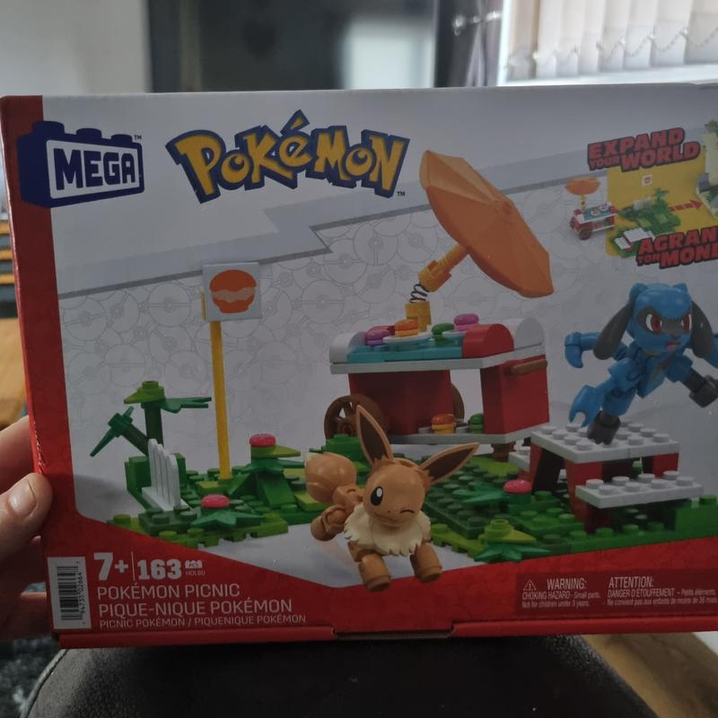 ​MEGA Pokémon Adventure Builder Picnic toy building set, Eevee and Riolu  figures​​, 193 ​bricks and pieces, gift set for boys and girls, ages 7 and