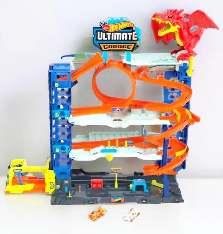 Hot Wheels City Mega Garage Playset con 2 macchinine die-cast, box per  riporre oltre 50 macchinine, HKX48