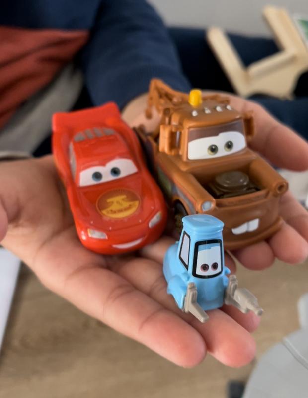 Circuit voitures Radiator Springs à emporter CARS : le coffret avec 2  voitures à Prix Carrefour