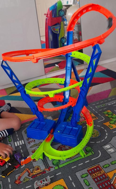 Hot Wheels Track Set, Spiral Speed Crash with Car