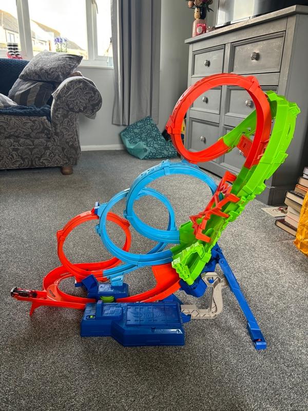 Hot Wheels Action 4-Loop Crash Out Track Set with Motorized