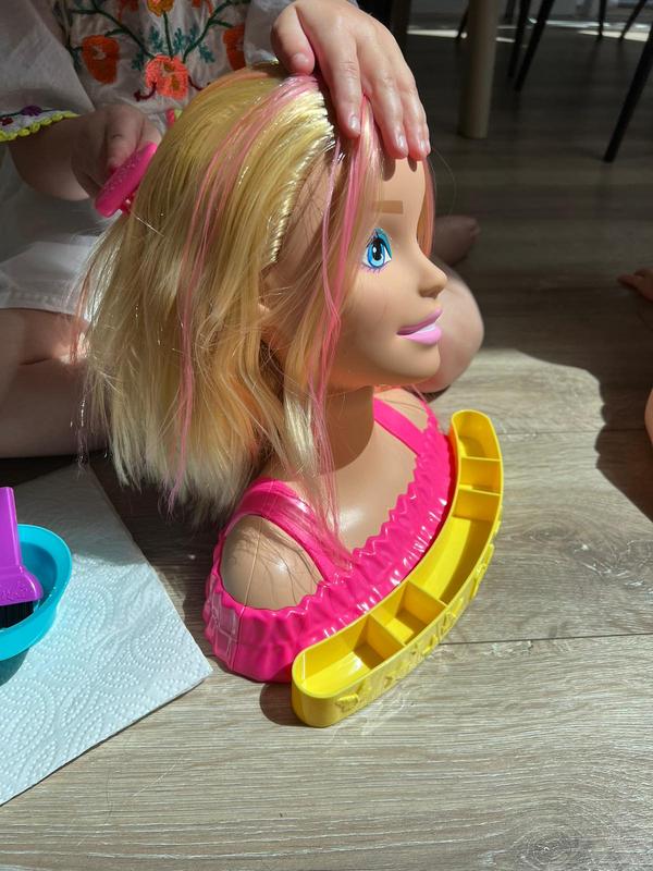 Barbie - Styling Head Capelli Arcobaleno, testa pettinabile con capelli  biondi e ciocche arcobaleno fluo da acconciare, HMD78