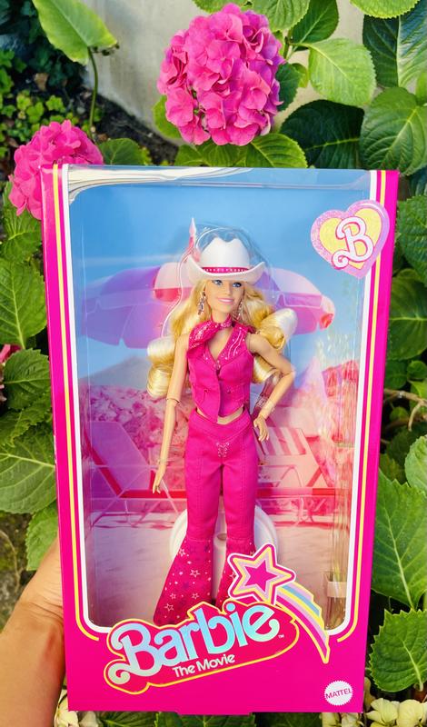 Barbie The Movie - Margot Robbie, bambola da collezione con abito western e  cappello da cowboy, HPK00