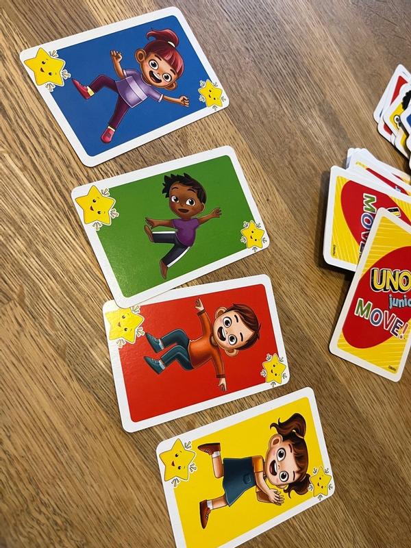 UNO Junior Move Mattel - Jeu De Cartes Avec Défis Mouvement - Pour Enfants Dès 4 Ans - 2 à 4 Joueurs - Règles Spéciales
