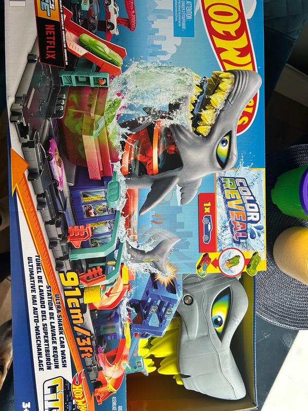 Hot Wheels City Ultra Shark Car Wash with Color Reveal Toy Car in