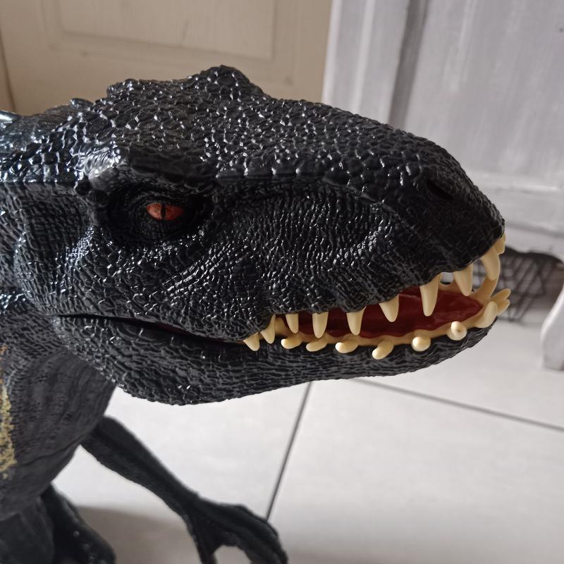 Jurassic World: Il Regno Distrutto, dinosauro giocattolo, action figure di indoraptor  super colossale, HKY14