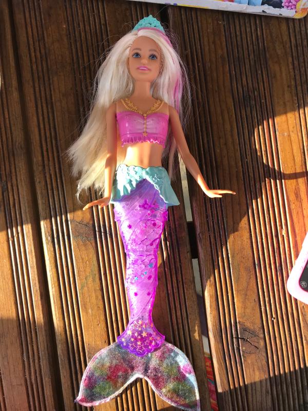 Barbie GFL82 Dreamtopia Glitzerlicht Meerjungfrau mit blonden Haaren Flosse 