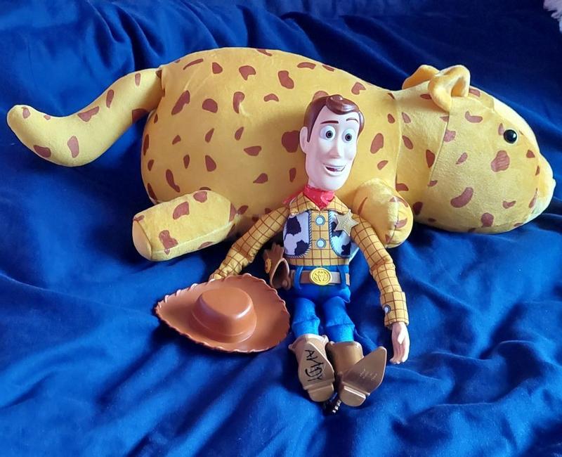 Mattel Disney Pixar Toy Story Roundup Fun Woody Large Talking Posable  Figure, 12 Inches Tall with 20 Phrases Authentic Detail, Fabric Plush &  Plastic
