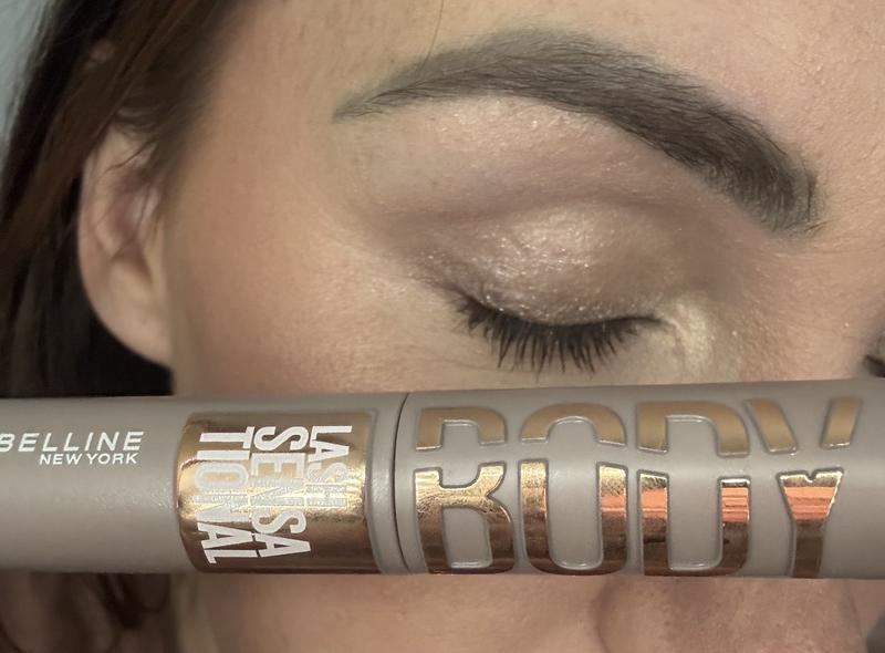 Eyelashes with mascara applied with container